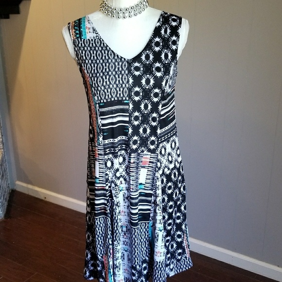 Kim Rogers Dresses & Skirts - Sleeveless v neck dress